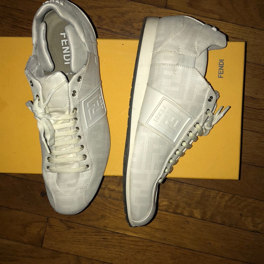 Fendi Sneakers Unisex